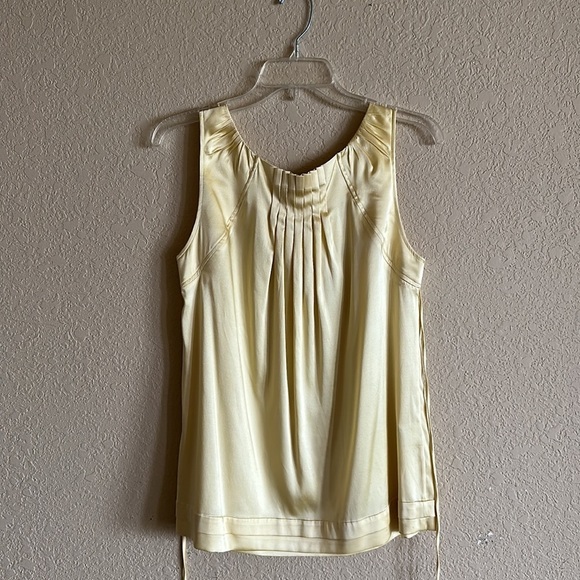 BCBG MAXAZRIA XS SILK TYPE YELLOW TANK TOP 💛 - Picture 2 of 2